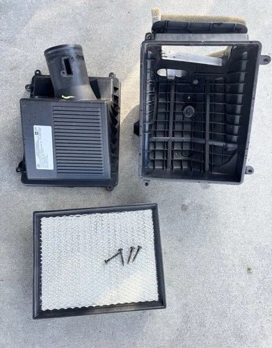 SIERRA SILVERADO 2500  6.0 L Air cleaner 2019 OEM GM 🇺🇸
