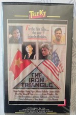 VHS ENREGISTREE  JOHNNY HALLYDAY  THE IRON TRIANGLE ( LE TRIANGLE DE FER  FRANCE