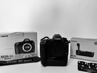 Gebrauchte, aber voll funktionierende CANON 5D Mark II & Batteriegriff BG-E6