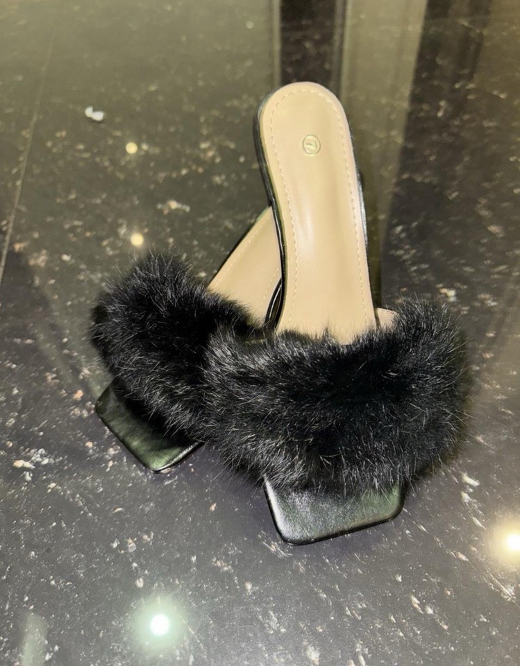 Women’s Black Faux Fur Fur Trim Square Toe Block Heel Slip-On Mules AU 7