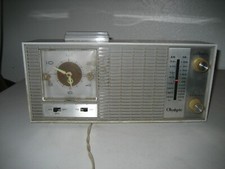 Vintage 1965 OLYMPIC 6-TUBE AM/FM ALARM CLOCK RADIO Model CF-56 powers up