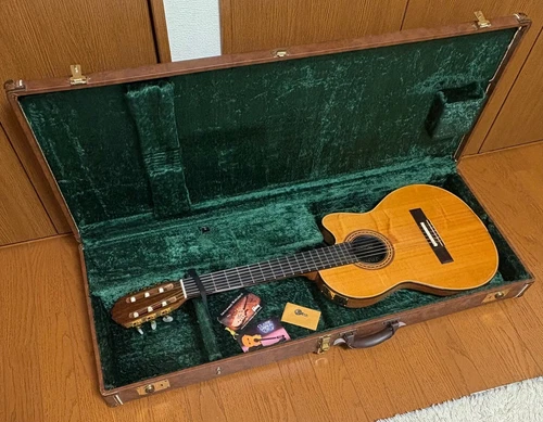 1983 Vintage Gibson Chet Atkins CEC Nylon String Electric Guitar With OHSC