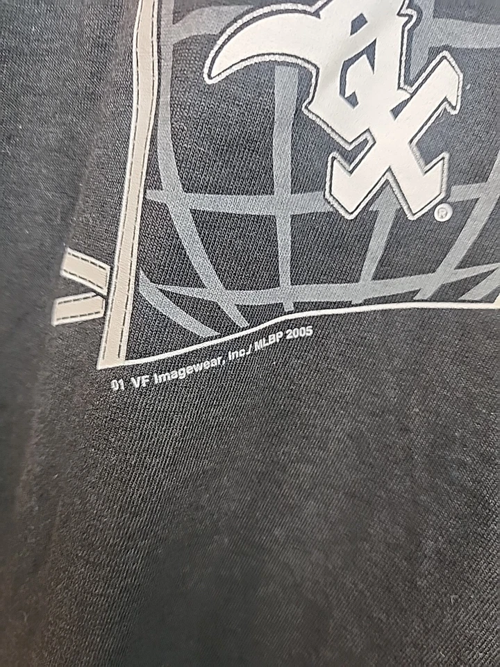 ***Chicago White Sox 2005 American League Champion Shirt With Sticker X Large*** - Image 3 of 4