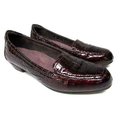 Clarks Everyday women's size B leather loafers comfort shoes low