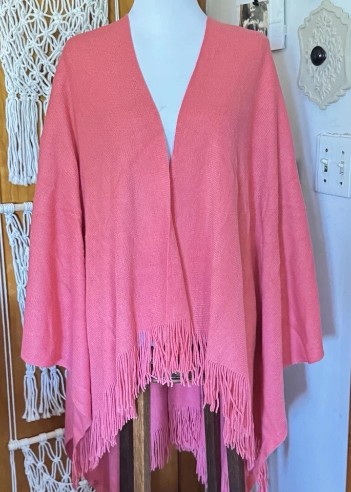 Pink Open Front Fringed Wrap/Shawl/Poncho Women’s One Size - Image 3 of 4