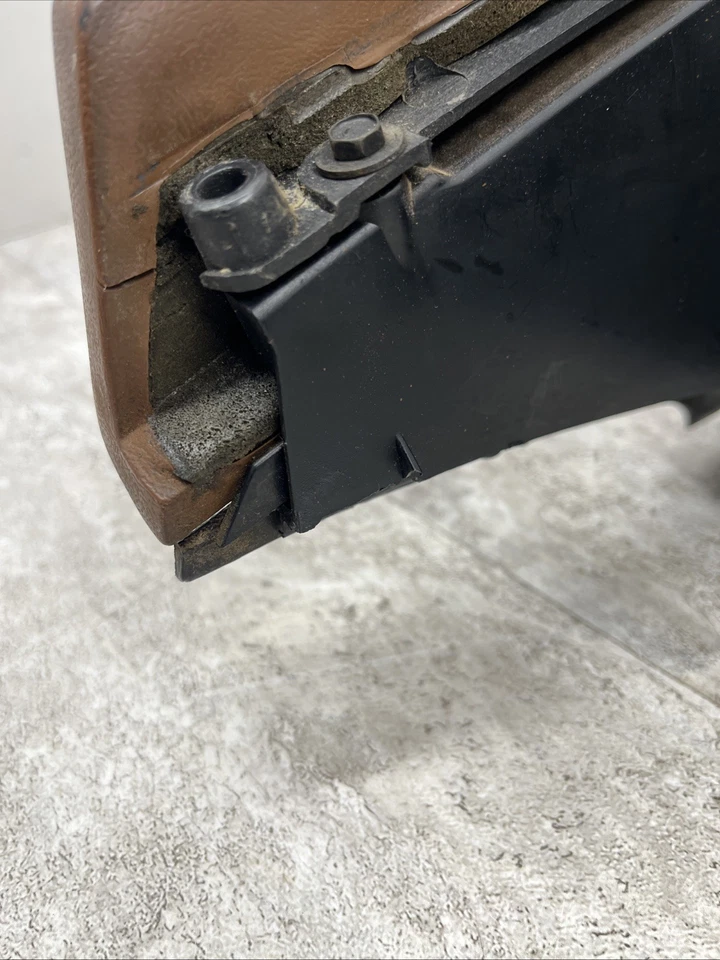 Chevrolet GMC C/K 1500 2500 3500 1988-1991 bisel racimo moldura marrón - lengüeta rota Foto 4 de 4