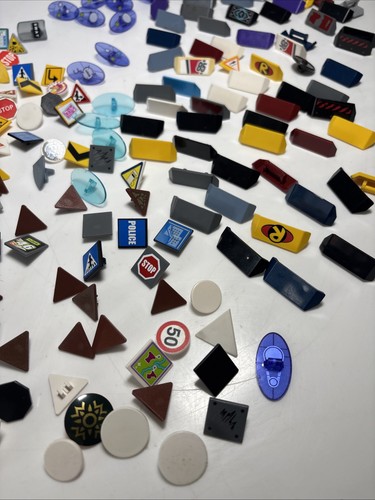 X 250 Pieces Lego Part Road Signs Bundle - Please Look At Picture - Imagen 5 de 14