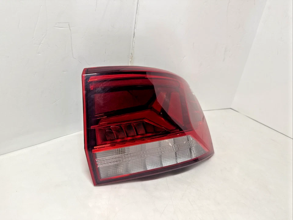 Оригинальный задний фонарь для правостороннего пассажира Volkswagen Taos 2022-2023 No детали 2GJ.945.096A - Изображение 3 из 4