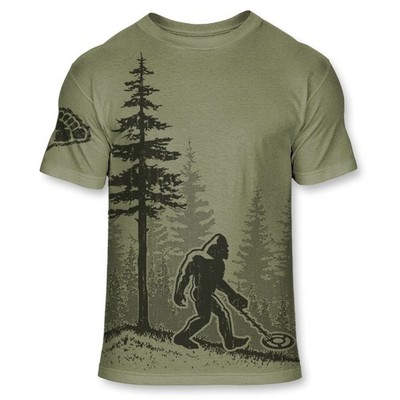 Men s Bigfoot Metal Detecting T Shirt Funny Sasquatch Treasure Hunter Tee   F006