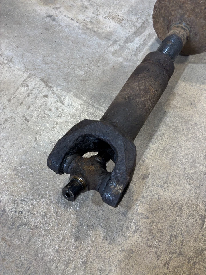 1967 1972 CHEVROLET GMC K10 4WD REG CAB LONG BED 1/2 TON REAR DRIVESHAFT SHAFT - Image 2 of 4