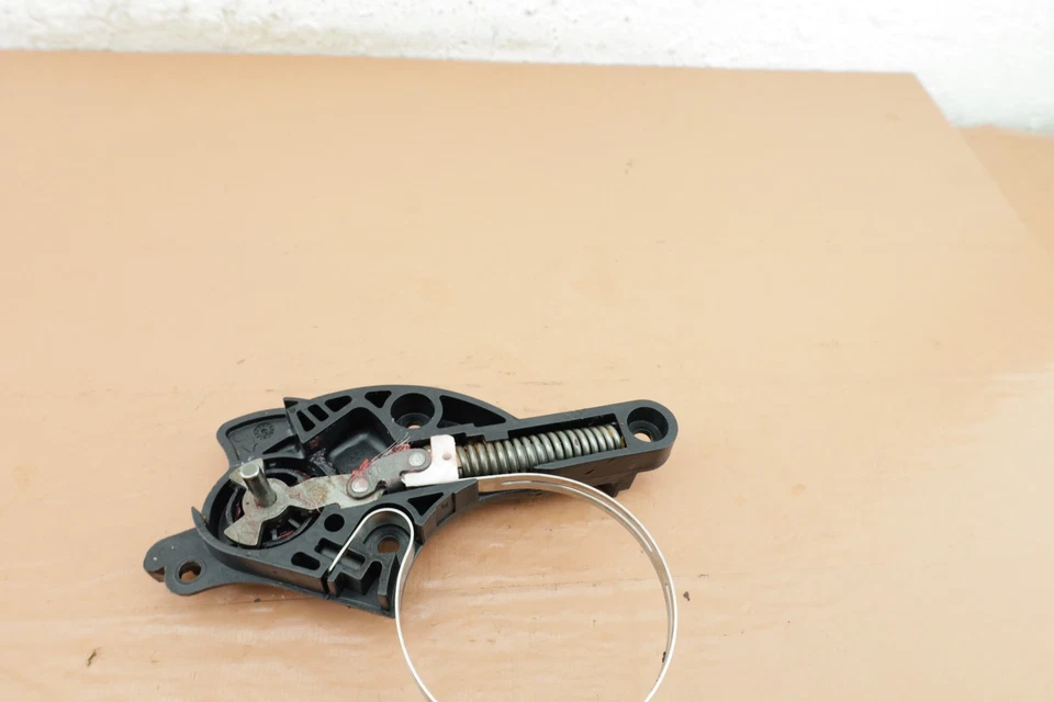 Motosierra Poulan PL3314 OEM freno de cadena 582-018001 Foto 3 de 4