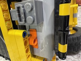 LEGO 42030 - TECHNIC: VOLVO L350f Wheel Loader - used read description 