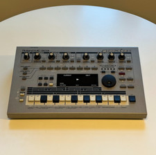 Roland MC-303 Groovebox w/ original Power Cor...