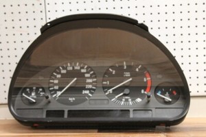 BMW  E39 5er Tacho Tachometer Kombiinstrument Bordcomputer 6211 6906999