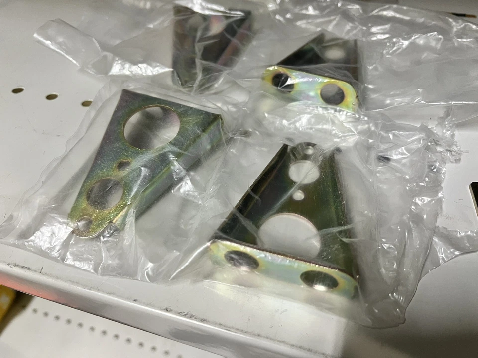 Par de soportes reguladores de presión de combustible Ferrari 288 GTO 122125 Foto 2 de 2