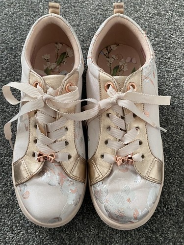 Ted Baker Girls pink/rose gold lace up 