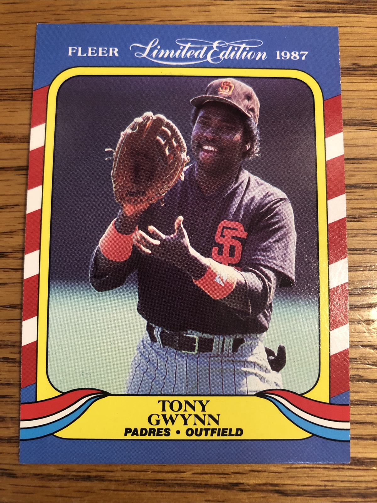 Tony Gwynn #19 Baseball Cards 1987 Fleer Limited Edition trading card — raw and PSA graded price guide
