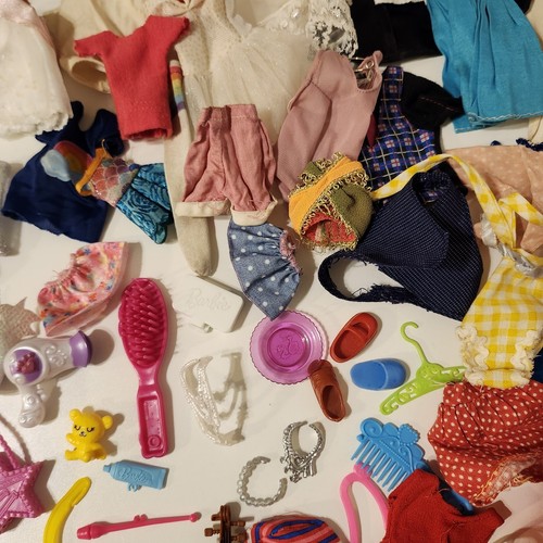 Vintage Barbie Clothes and Accessories Huge Lot - Picture 9 of 21