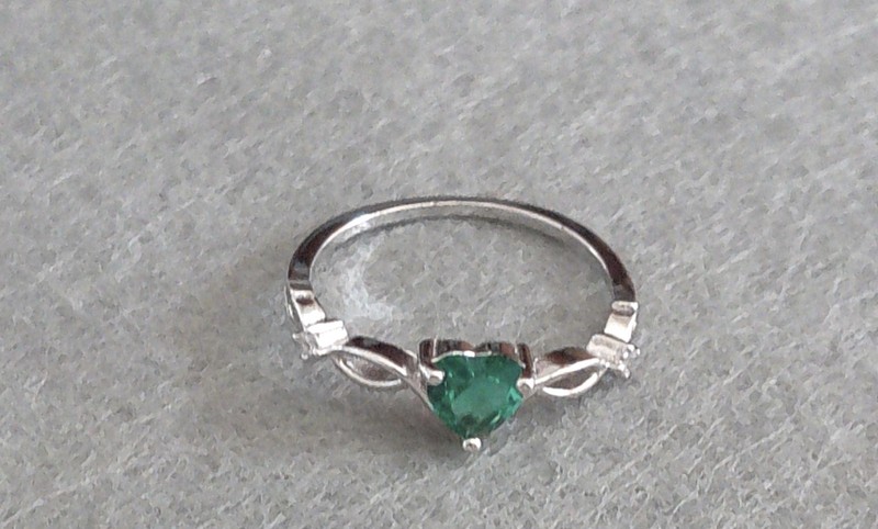 New Silvertone Green Crystal Heart Shaped Solitaire Ring Size 5.75