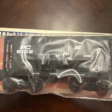 Lionel Trains Penn Central Ore Car W/Load  6-6122- 1984