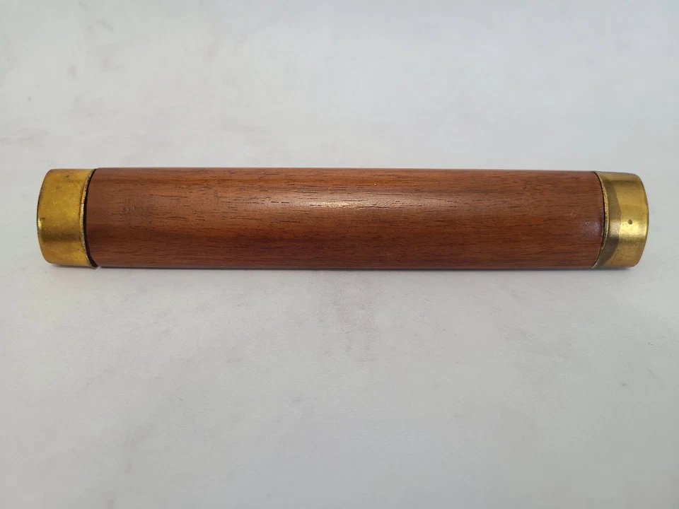 老式木材和黄铜抽屉拉手 — 第 4/4 张图片