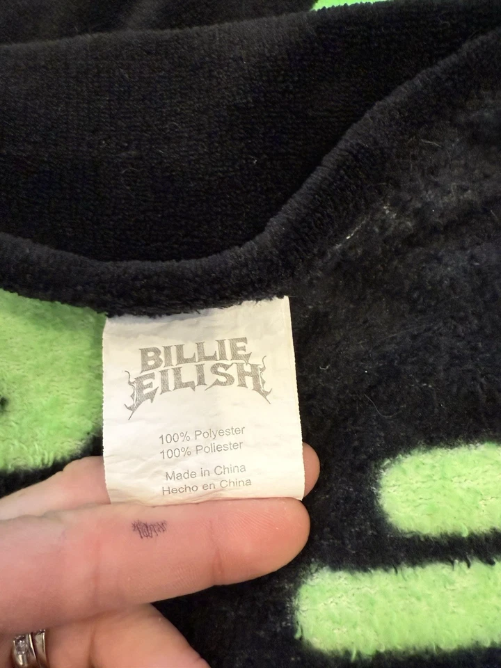 RARE! Sold Out 2019 Billie Eilish Plush Tour Blanket Throw All Over Print - Image 4 of 4