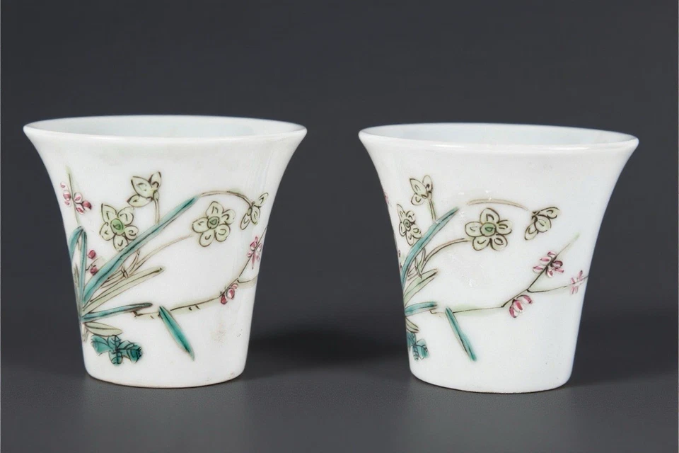 Tazas antiguas que acampan rosas de la familia de la dinastía Qing, marcadas, par, 清代同治年制款粉彩花卉馬蹄杯一對 Foto 2 de 4