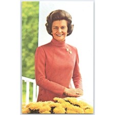 Postcard Beautiful Betty Ford First Lady USA Coral-Lee California