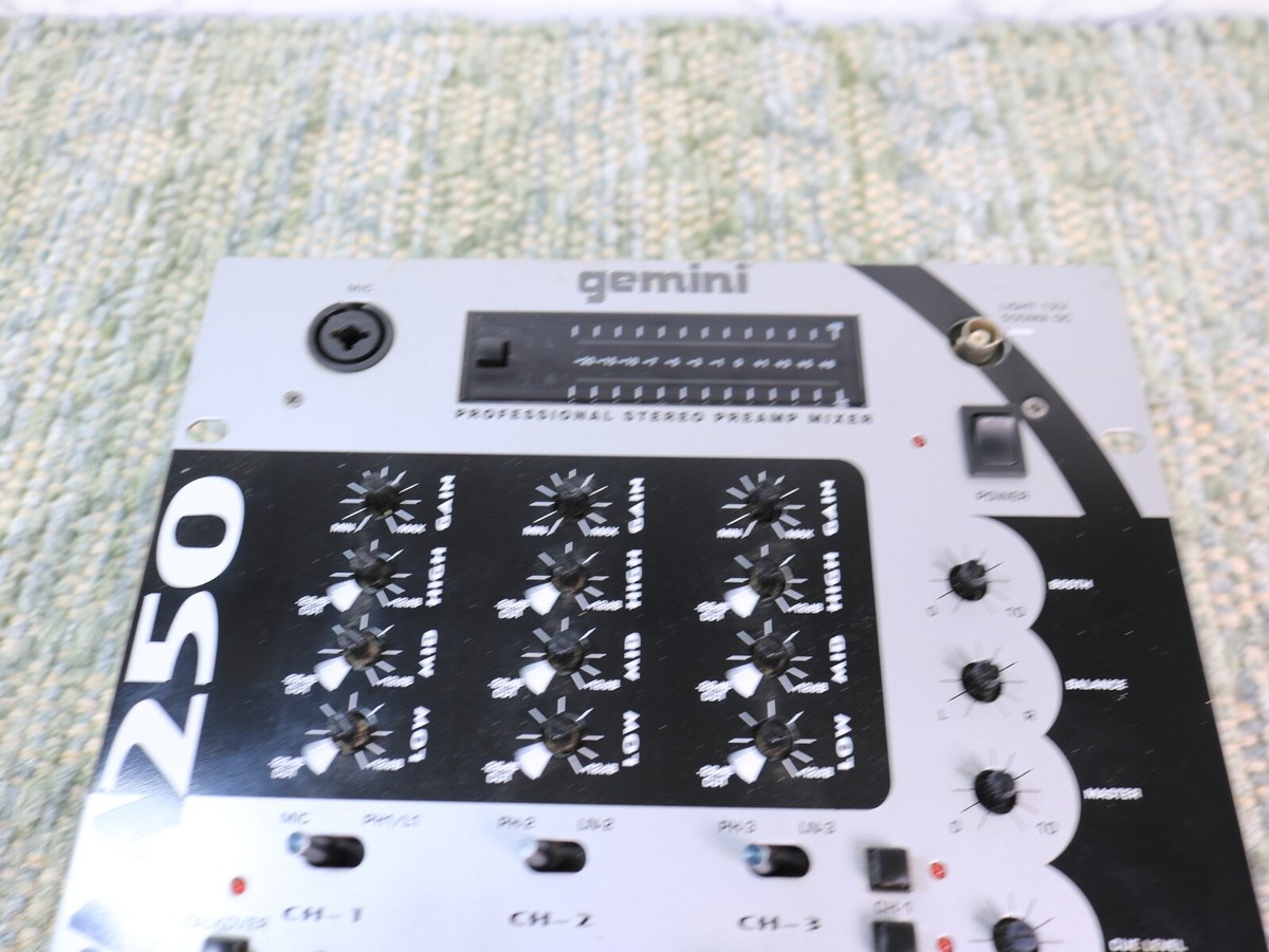 Gemini BPM250 Professional Stereo Preamp Mixer Selling As Parts