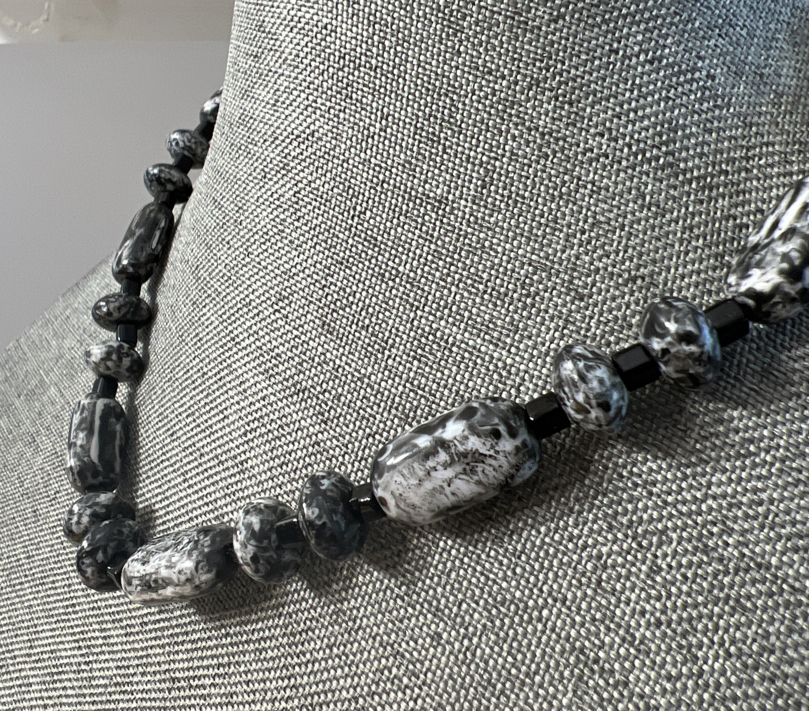 NECKLACE Black White Rectangular Round Beads 18.5… - image 3