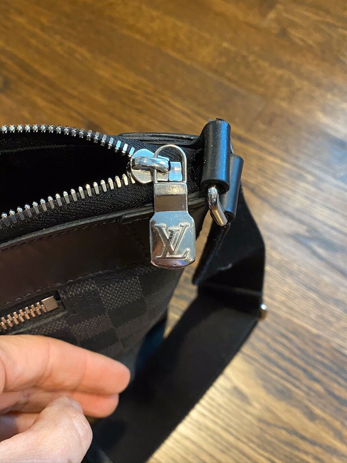 LOUIS VUITTON Damier Graphite Mick MM 1206040