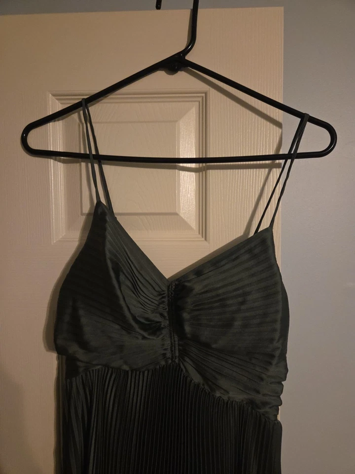 Nuevo Maxi Vestido Verde Para Mujer Plisado Satén Talla 2 Casa Blanca Mercado Negro Foto 2 de 4