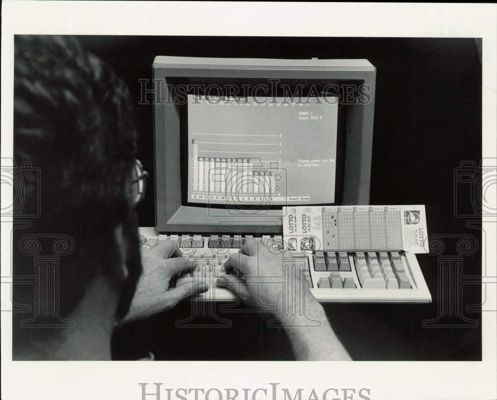 1988 Press Photo Worker Using Florida Lottery Champion Computer Program