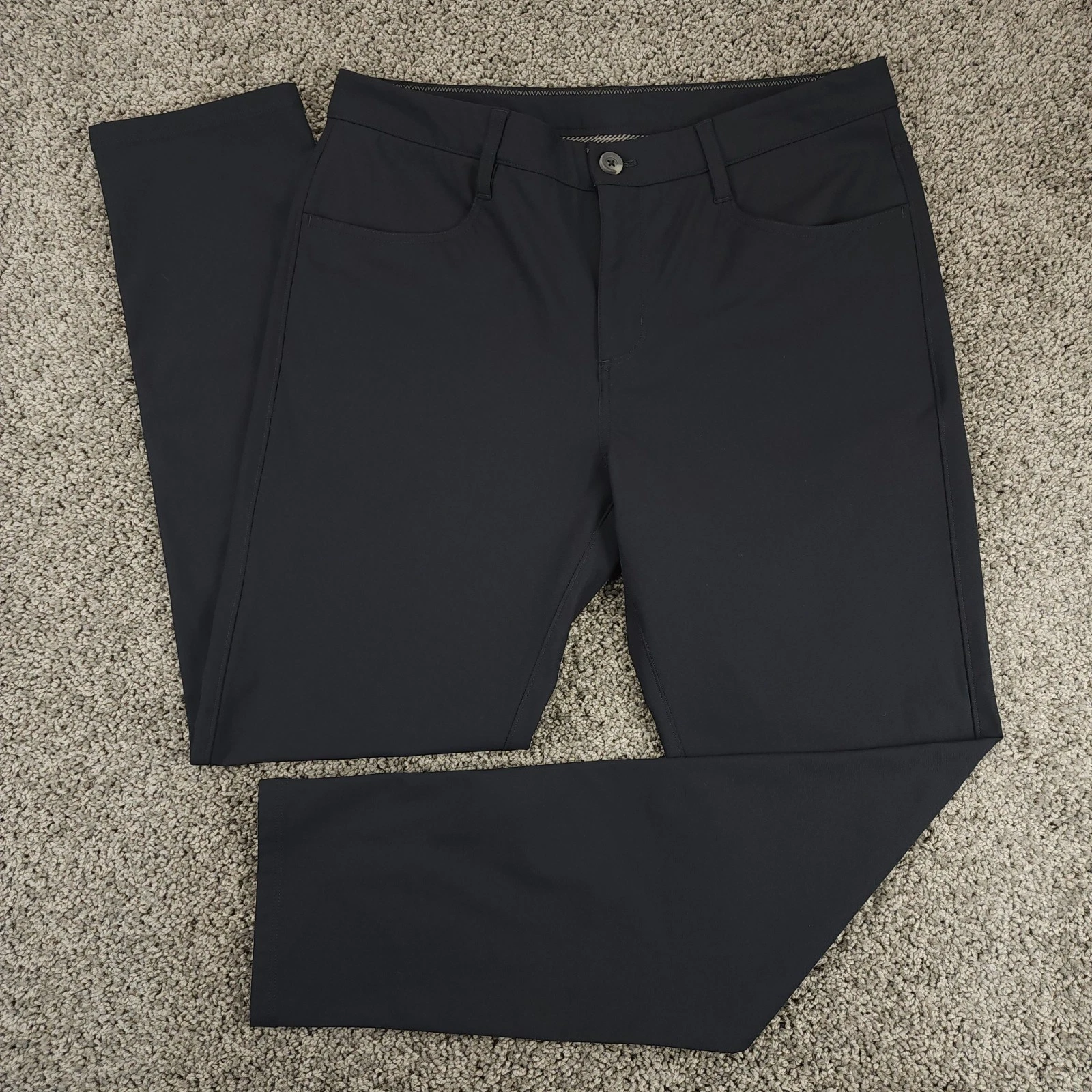 Vuori Pants Mens 32x30 Black Meta Athletic Slim Chino Performance Stretch V430-S
