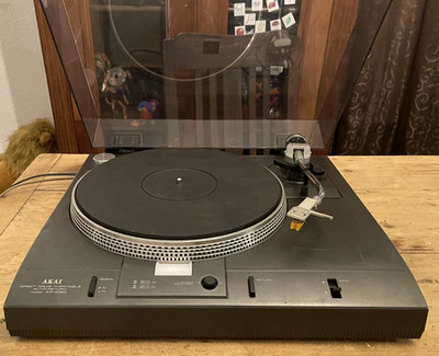 AKAI  AP-D30C Plattenspieler Schallplattenspieler Direktantrieb Halbautomat