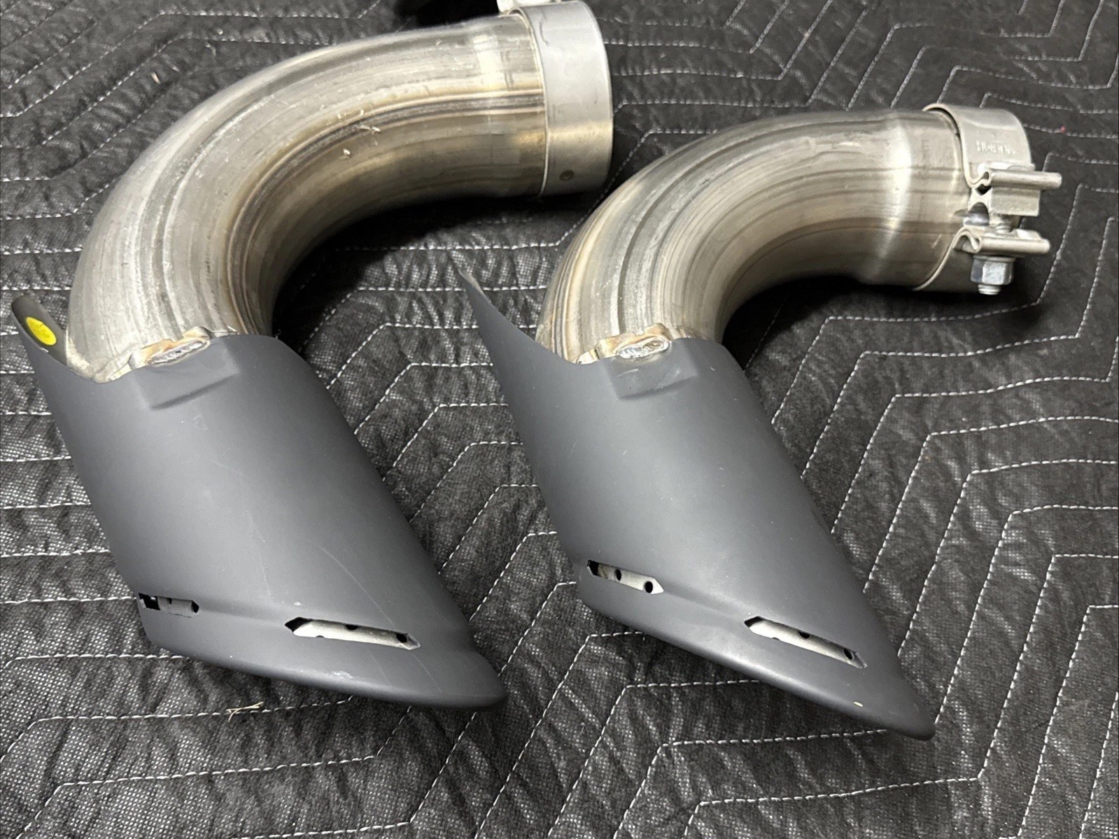 25 Lamborghini Urus Hybrid muffler Exhaust system With Tips Phev OEM 4ML253609A