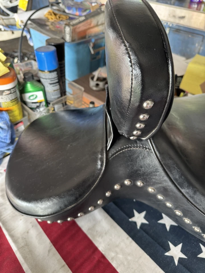 Сиденье с заклепками от оригинального производителя Harley Davidson Heritage Softail Fatboy 2000-2006 - Изображение 2 из 4