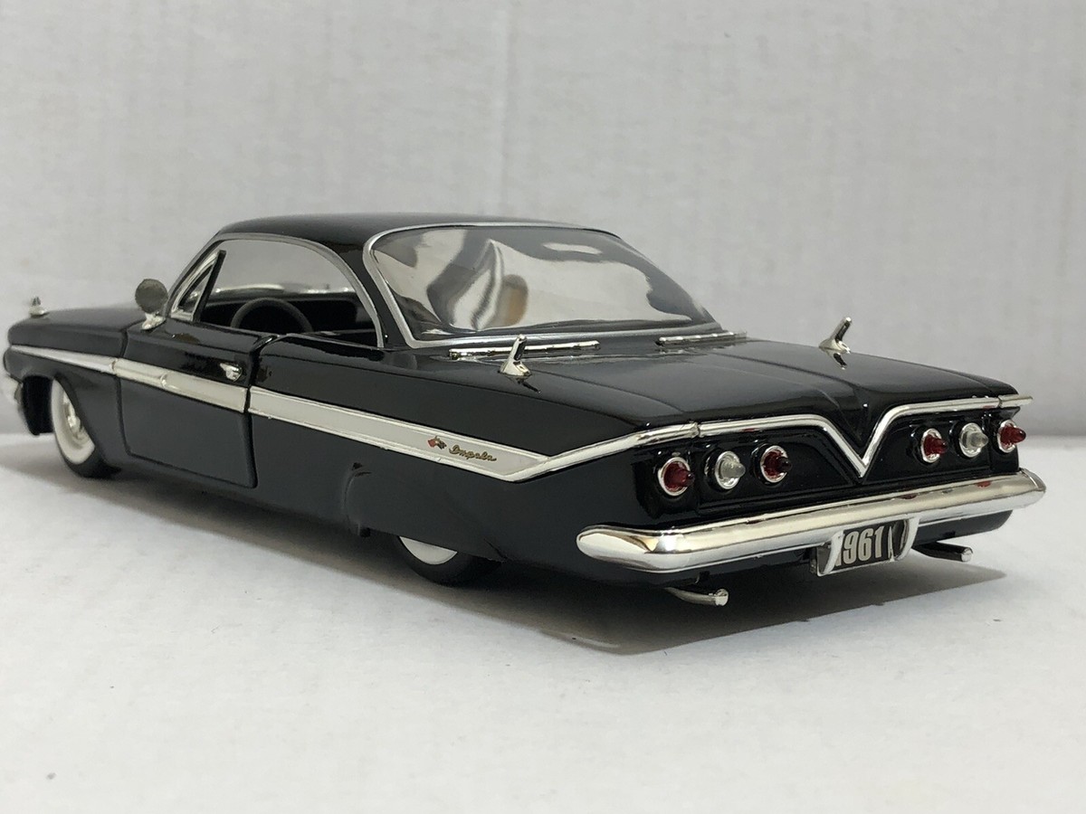 JADA SHOWROOM FLOOR 1961 CHEVY IMPALA BLACK 1:24 DIECAST MODEL CAR