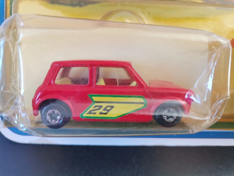 MATCHBOX 900 TP-6 Toe Joe Breakdown Truck & Austin Mini - Immagine 3 di 4