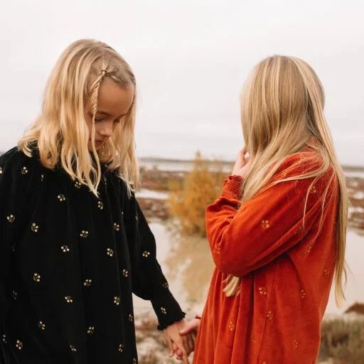 VESTIDO BEBE ORGÁNICO DORA PEPPERCORN NEGRO FLORAL TERCIOPELO CALADO MANGA LARGA 6 Foto 3 de 4