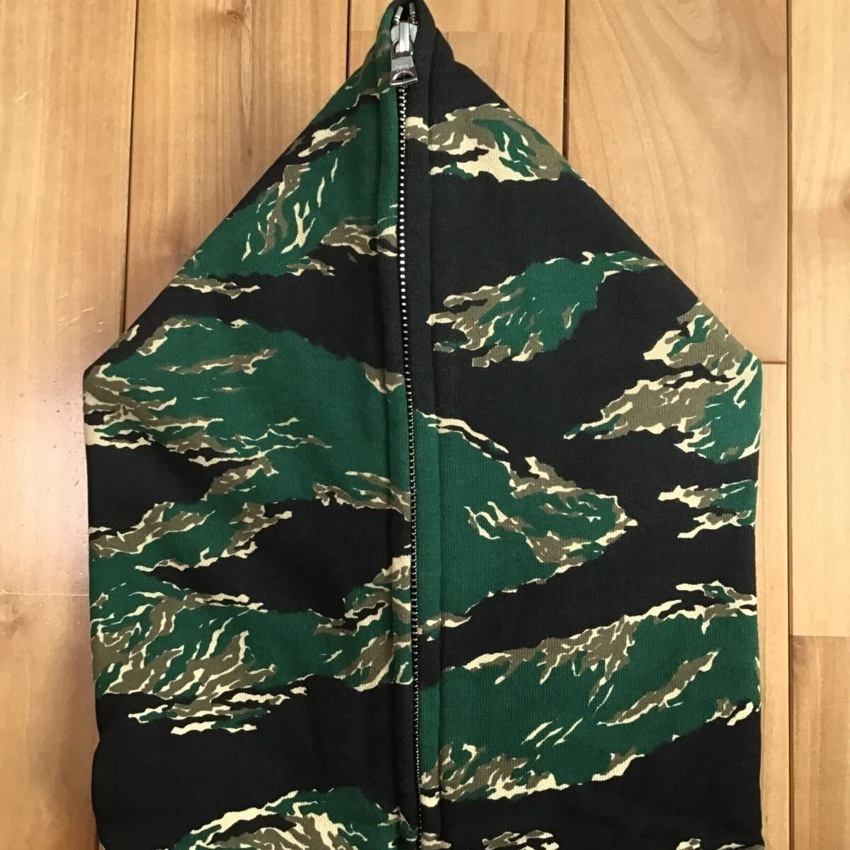 A BATHING APE (BAPE) Felpa con cappuccio e zip intera BAPE Tiger Camo RICAMO Shark A Bathing Ape taglia M USATA JP