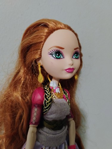 Bambola Ever After High Holly O'Hair primo capitolo 2013 - Foto 3 di 8
