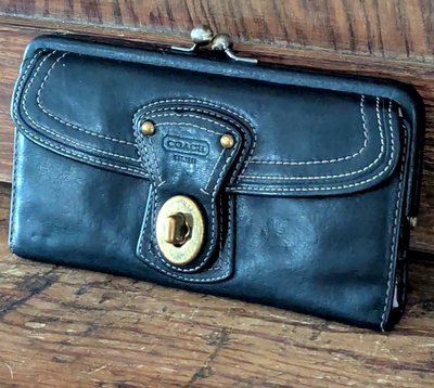 アキュレート COACH Back Leather LEGACY SLIM ENVELOPE WALLET TriFold Kisslock