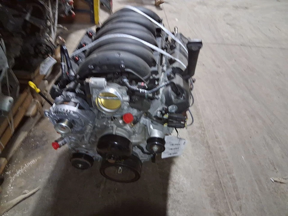 GMC Sierra 1500 2024 motor L87 de 6,2 L y transmisión automática de 10 velocidades elevación 10 k millas Foto 2 de 4