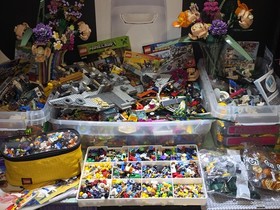 LEGO Bulk Lot with Minifigures, Minecraft 21119, Super Heroes, BrickHeadz Sets