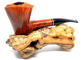 PERRY WHITE (BOB SWANSON) A2 HIGH GRADE PLATEAU FREEHAND SITTER ESTATE PIPE