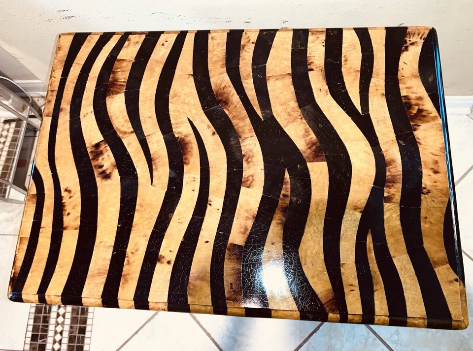 Mesas con cáscara de coco agrietada Maitland-Smith. Juego de tres Foto 4 de 4