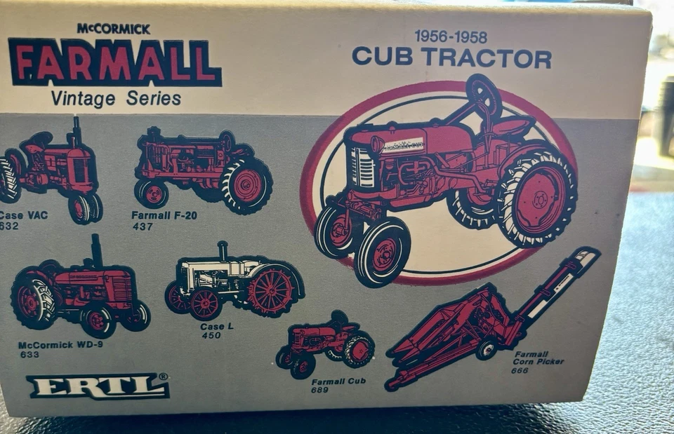 Tractor ERTL McCormick Farmall Cub DE COLECCIÓN 1956-1958 METAL FUNDIDO A PRESIÓN Foto 2 de 2