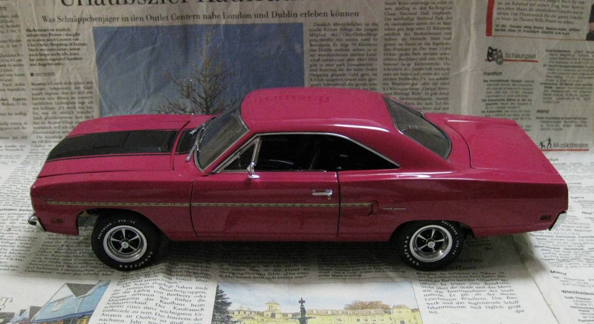 GMP 1/18 1970 Plymouth Road Runner Moulin Rouge 1250 units GMP 1/18 1970 Plymouth Road Runner Moulin Rouge 1250 units