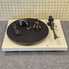 Pro-Ject Debut Carbon EVO Turntable(No Cartri...